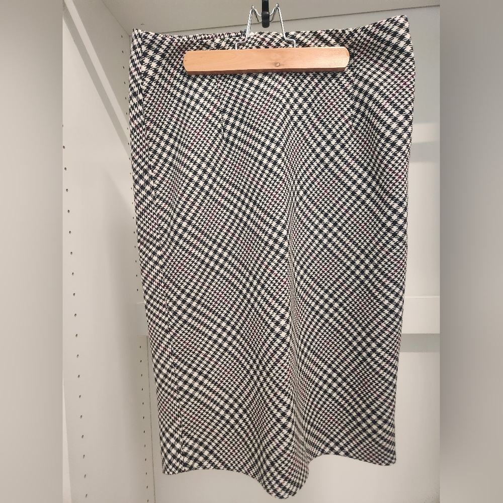 White House Black MarketHoundstooth Pencil Skirt Size 6
